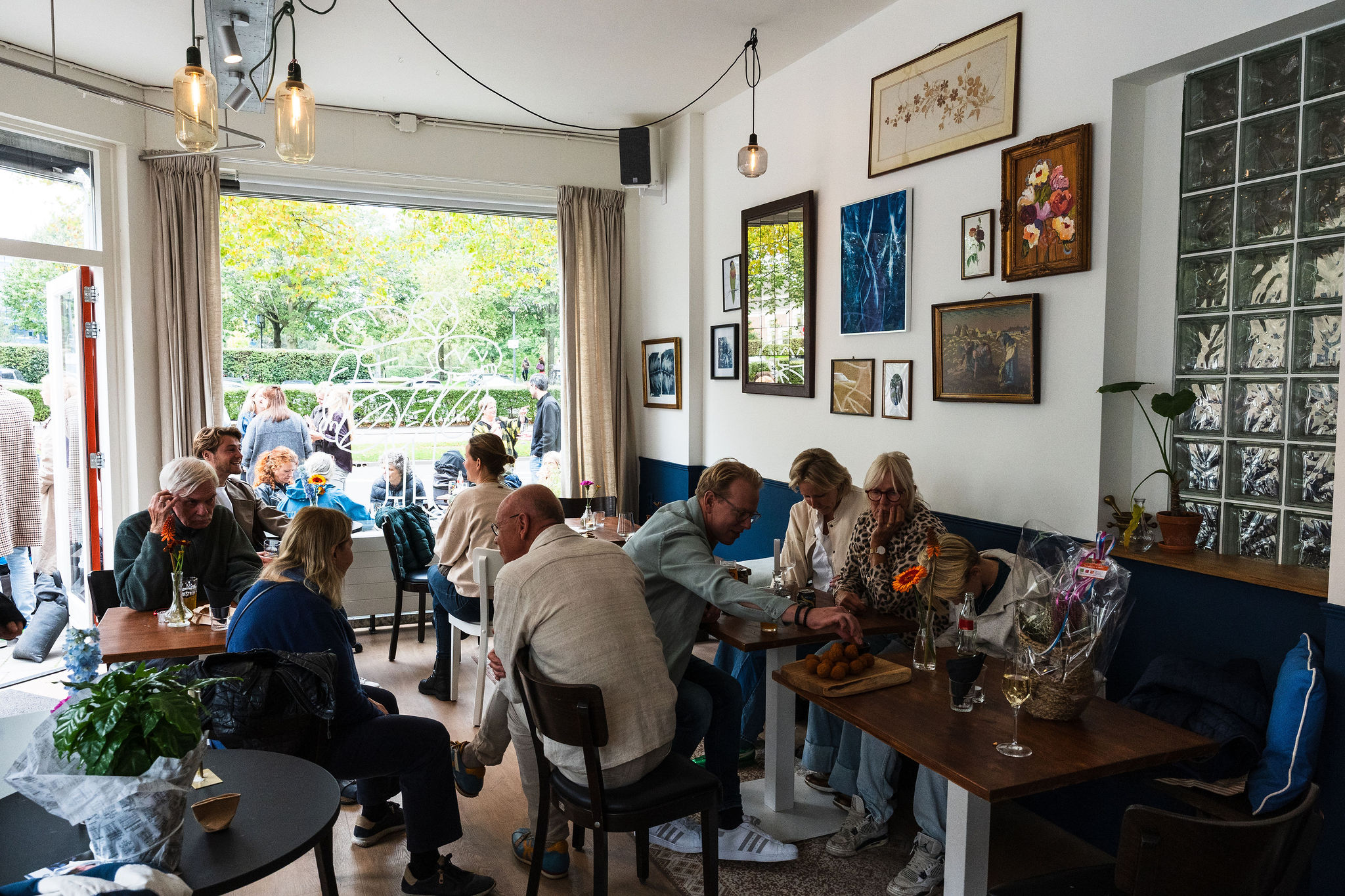 Buurtcafé Vonk: waar ontmoeting vanzelf gaat